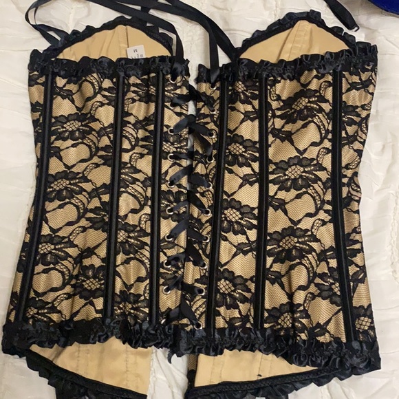 Corset - Picture 2 of 2